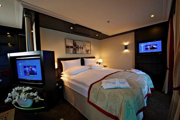 Avalon Waterways, Avalon Panorama, Royal Suite 1.jpg